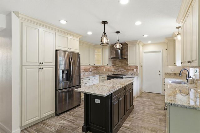 302 BLOOMINGFIELD DRIVE, Brandon, FL 33511