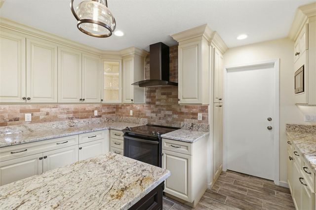 302 BLOOMINGFIELD DRIVE, Brandon, FL 33511
