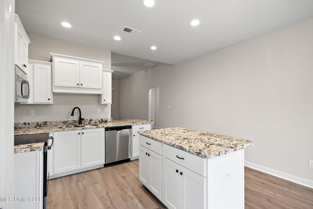 2176 Julianna Drive, Southaven, MS 38672