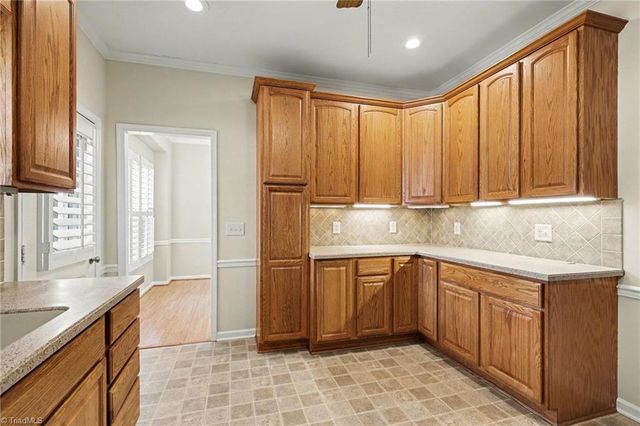 2800 Kingsdale Court, Winston-salem, NC 27103