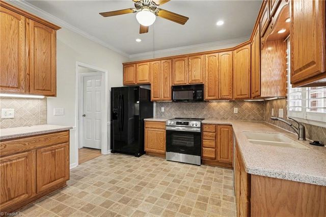 2800 Kingsdale Court, Winston-salem, NC 27103