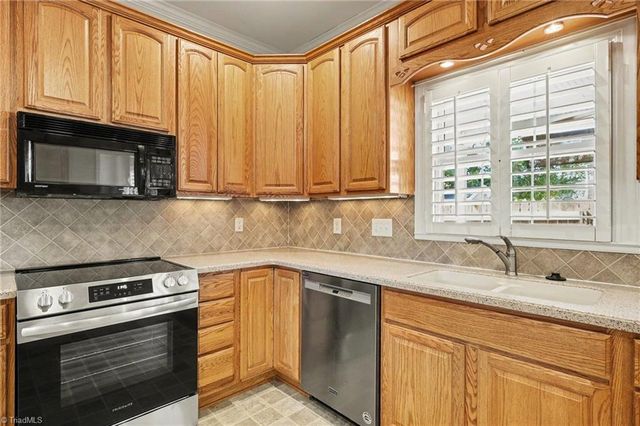 2800 Kingsdale Court, Winston-salem, NC 27103