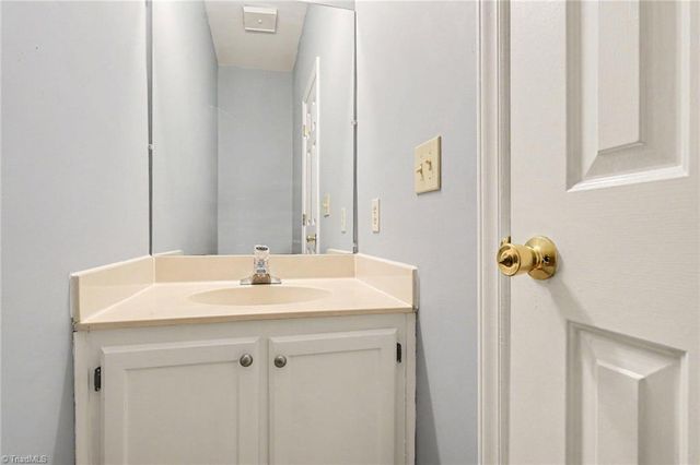 2800 Kingsdale Court, Winston-salem, NC 27103