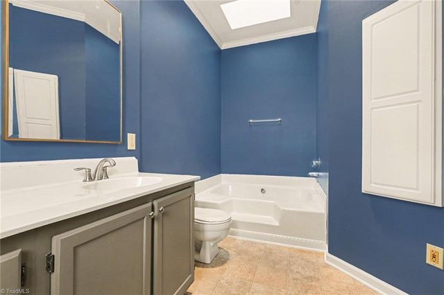 2800 Kingsdale Court, Winston-salem, NC 27103