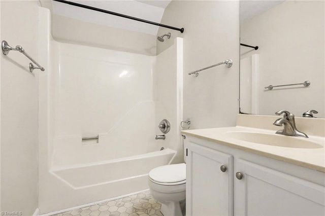 2800 Kingsdale Court, Winston-salem, NC 27103