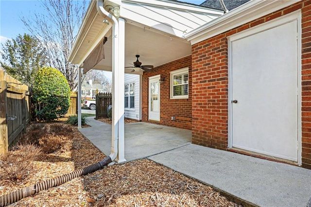 2800 Kingsdale Court, Winston-salem, NC 27103