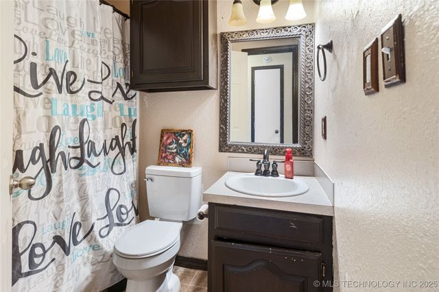 24922 S Heartwood Drive, Claremore, OK 74019