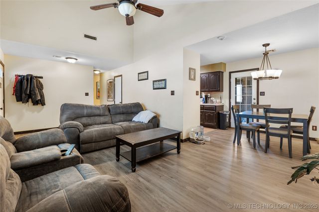 24922 S Heartwood Drive, Claremore, OK 74019