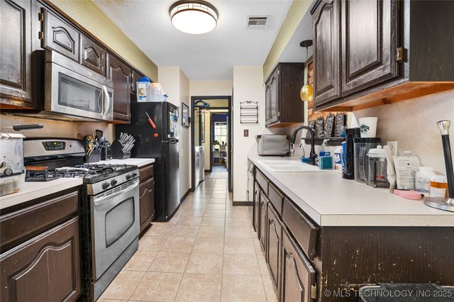 24922 S Heartwood Drive, Claremore, OK 74019