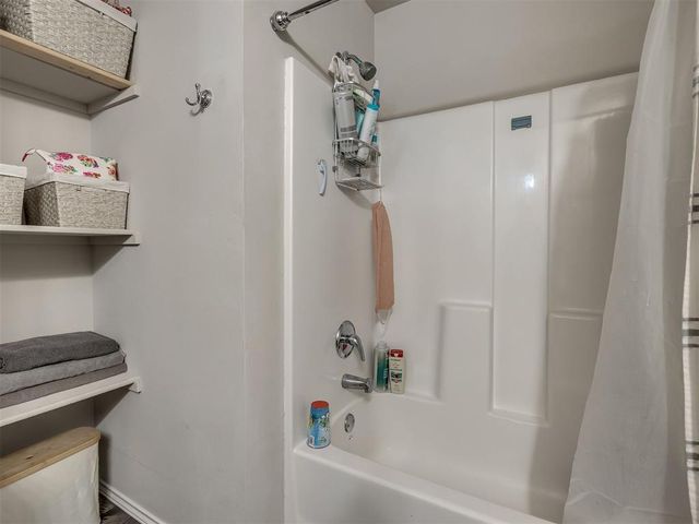 1329 S Rae Drive, Mustang, OK 73064