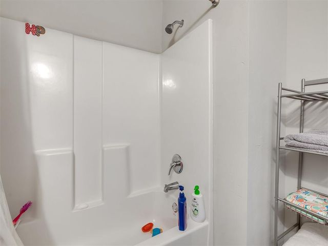 1329 S Rae Drive, Mustang, OK 73064