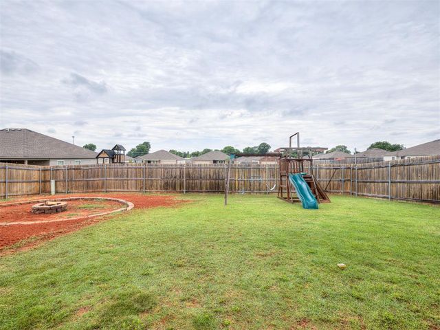 1329 S Rae Drive, Mustang, OK 73064