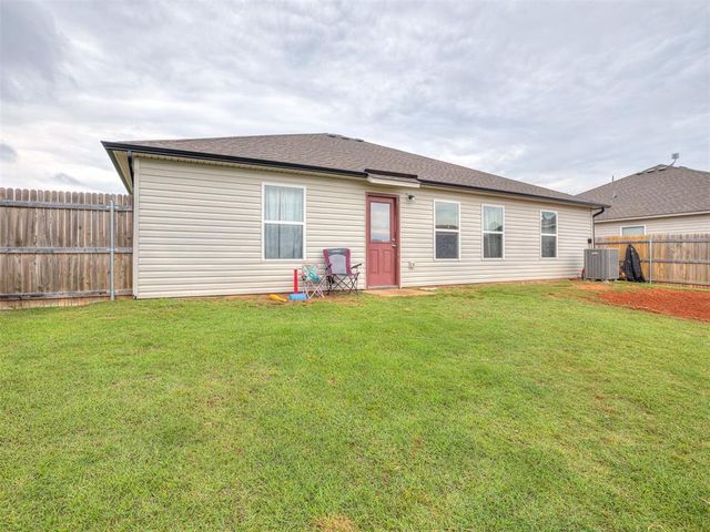 1329 S Rae Drive, Mustang, OK 73064