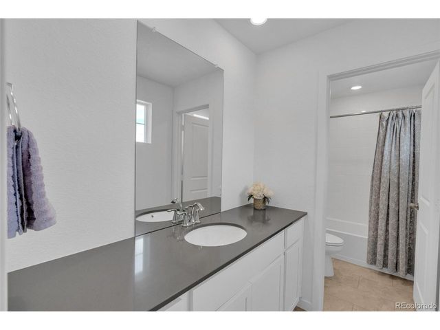 940 Thinleaf Ln, Elizabeth, CO 80107