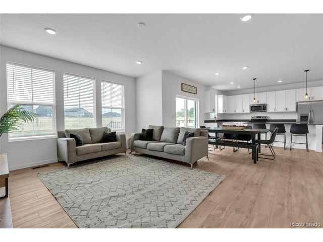 940 Thinleaf Ln, Elizabeth, CO 80107