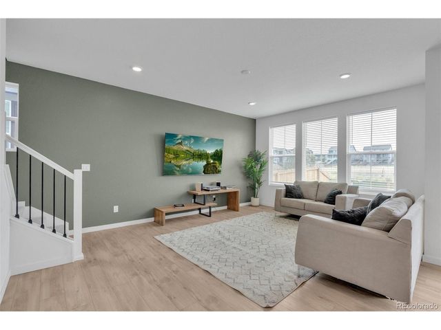 940 Thinleaf Ln, Elizabeth, CO 80107