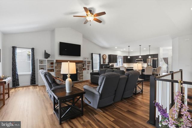 1084 ALDEN WAY, Lebanon, PA 17042