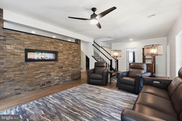 1084 ALDEN WAY, Lebanon, PA 17042