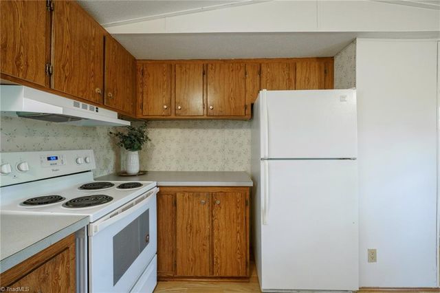 4021 26th Street Court NE, Hickory, NC 28601