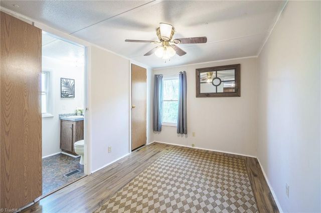 4021 26th Street Court NE, Hickory, NC 28601