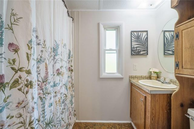 4021 26th Street Court NE, Hickory, NC 28601