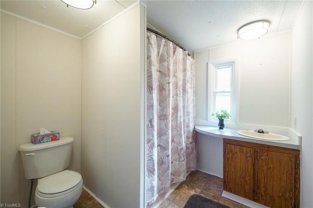 4021 26th Street Court NE, Hickory, NC 28601