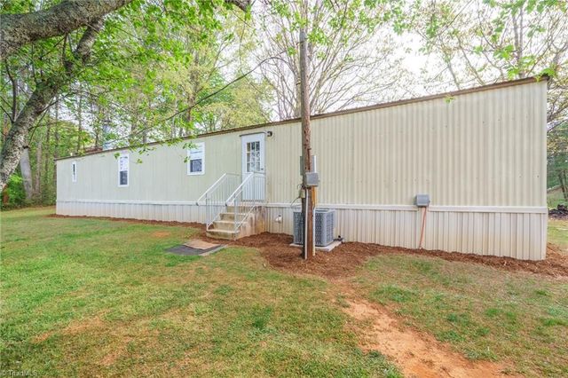 4021 26th Street Court NE, Hickory, NC 28601