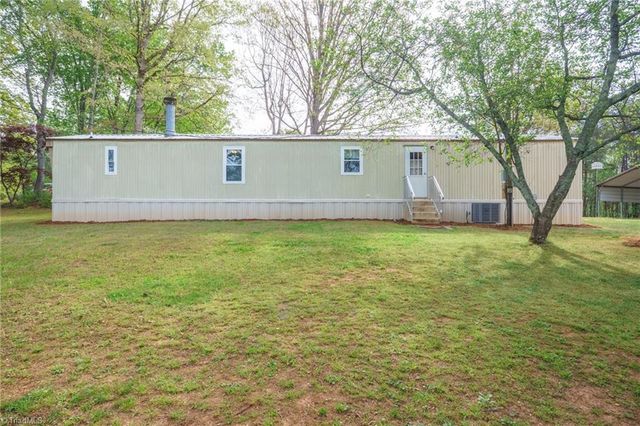 4021 26th Street Court NE, Hickory, NC 28601