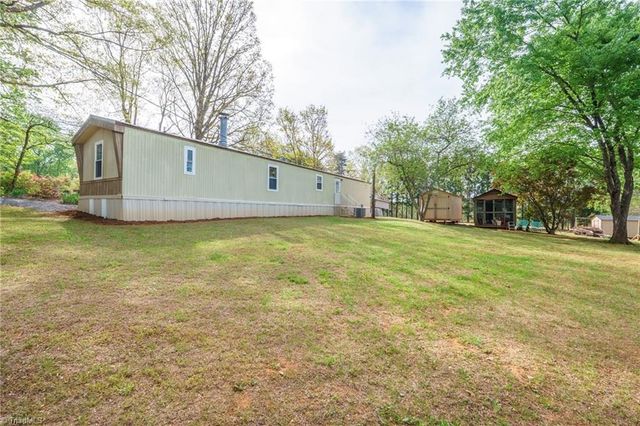 4021 26th Street Court NE, Hickory, NC 28601