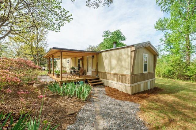 4021 26th Street Court NE, Hickory, NC 28601