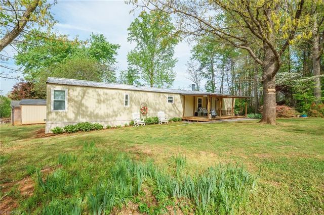 4021 26th Street Court NE, Hickory, NC 28601