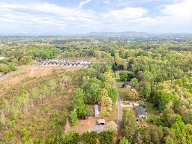 4021 26th Street Court NE, Hickory, NC 28601