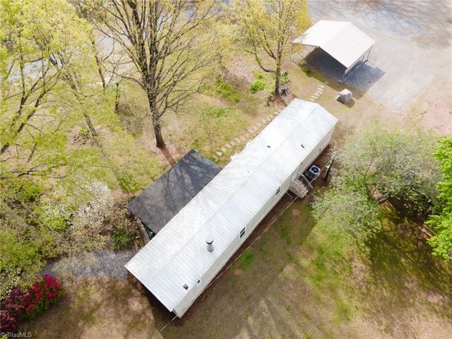 4021 26th Street Court NE, Hickory, NC 28601