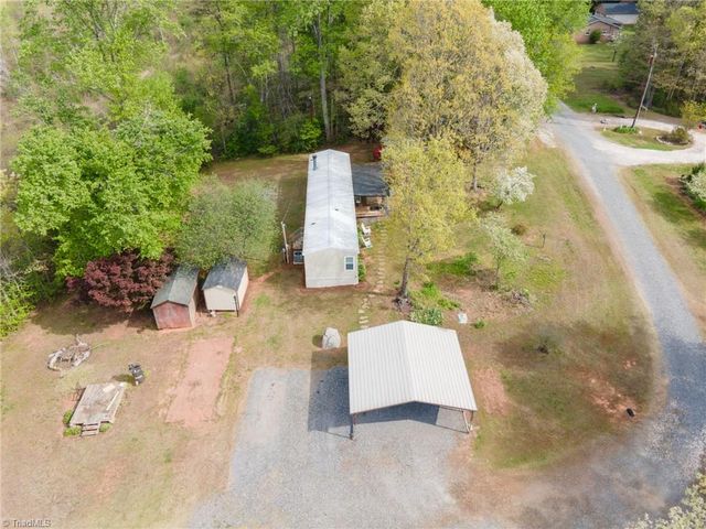4021 26th Street Court NE, Hickory, NC 28601