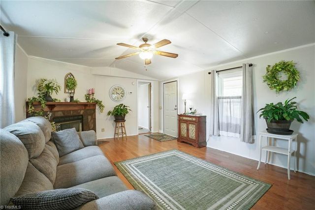 4021 26th Street Court NE, Hickory, NC 28601