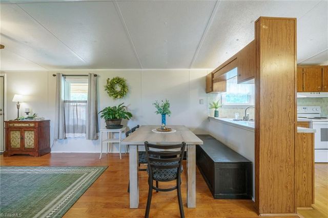 4021 26th Street Court NE, Hickory, NC 28601