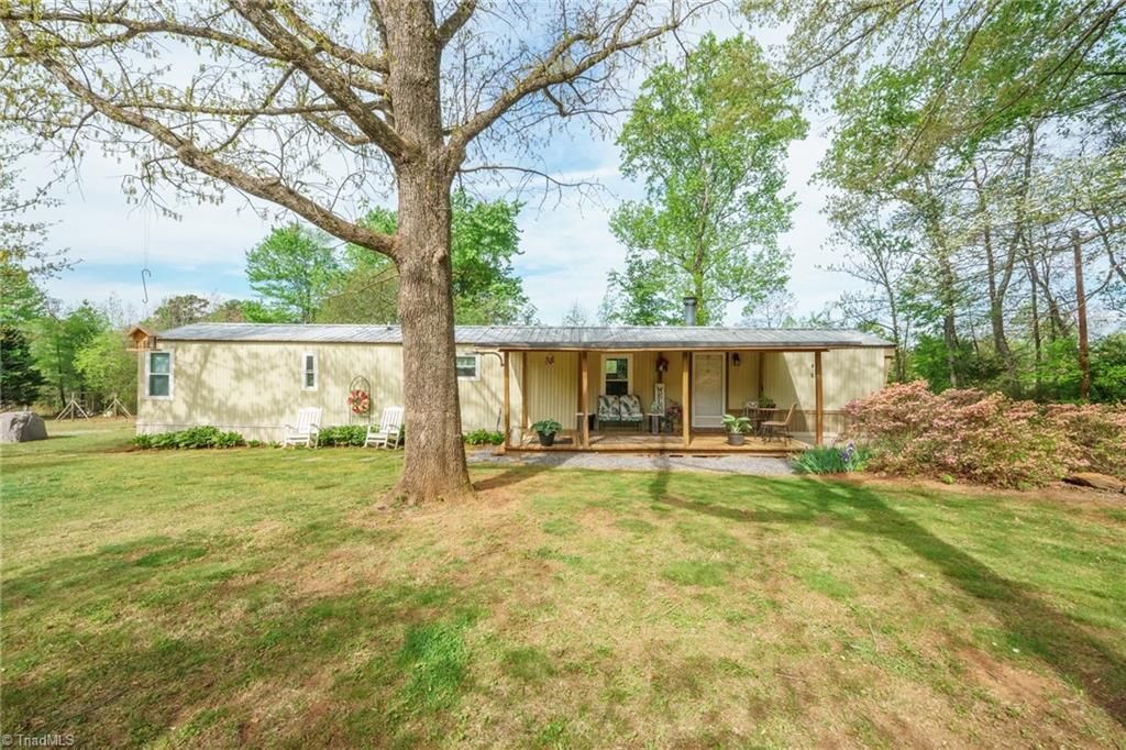 4021 26th Street Court NE, Hickory, NC 28601