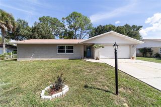 562 SILVER COURSE LOOP, Ocala, FL 34472