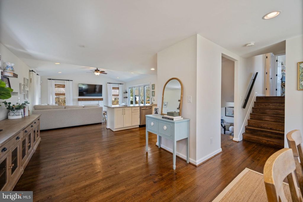 Image 11 of property listing at 6 PICKETT RD, Lutherville Timonium, MD 21093