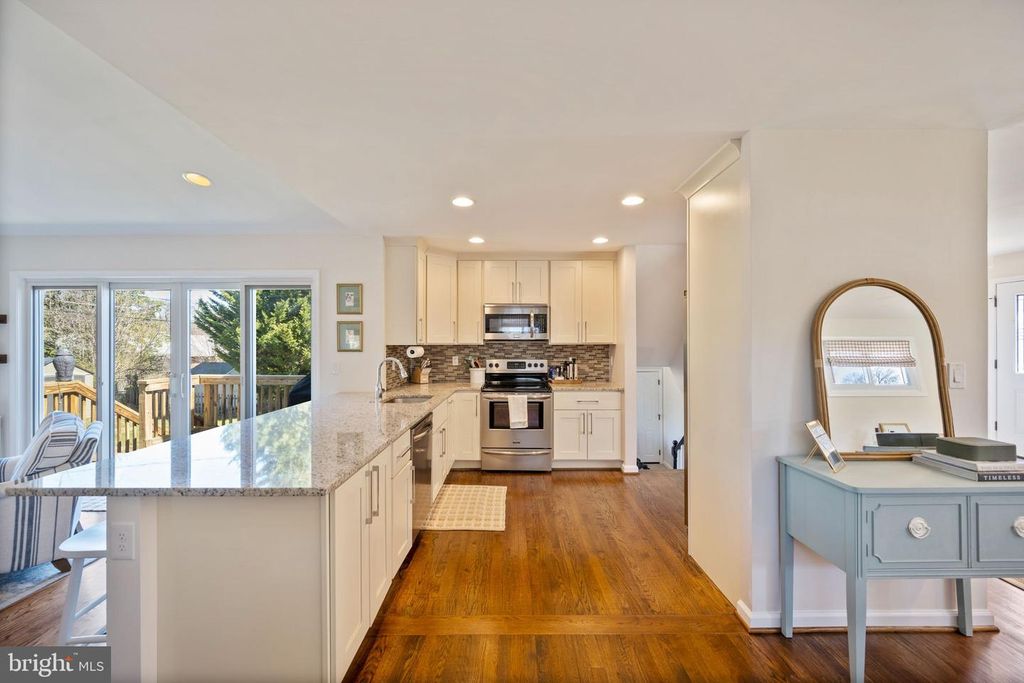 Image 13 of property listing at 6 PICKETT RD, Lutherville Timonium, MD 21093