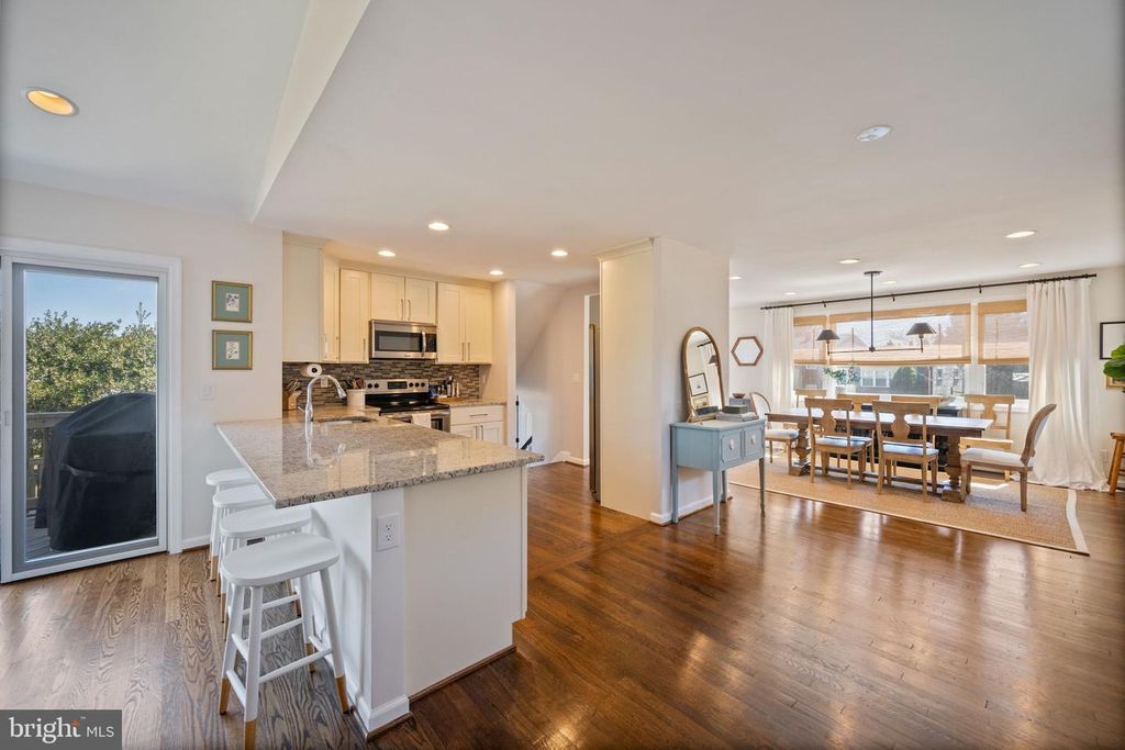 Image 18 of property listing at 6 PICKETT RD, Lutherville Timonium, MD 21093