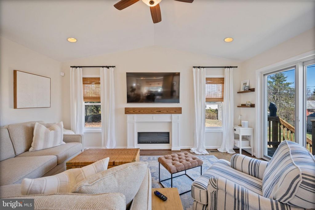 Image 19 of property listing at 6 PICKETT RD, Lutherville Timonium, MD 21093