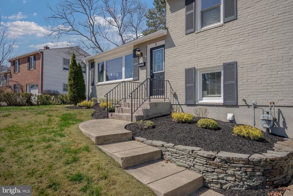 Image 3 of property listing at 6 PICKETT RD, Lutherville Timonium, MD 21093