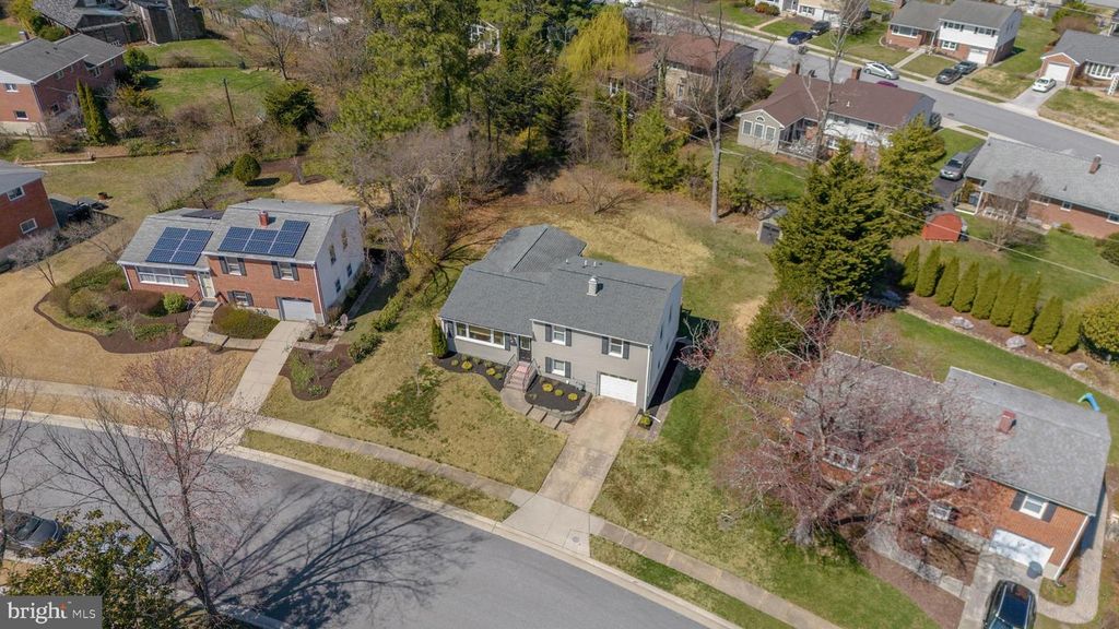 Image 4 of property listing at 6 PICKETT RD, Lutherville Timonium, MD 21093