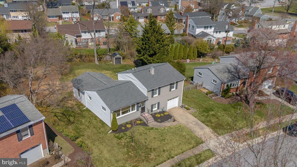 Image 5 of property listing at 6 PICKETT RD, Lutherville Timonium, MD 21093