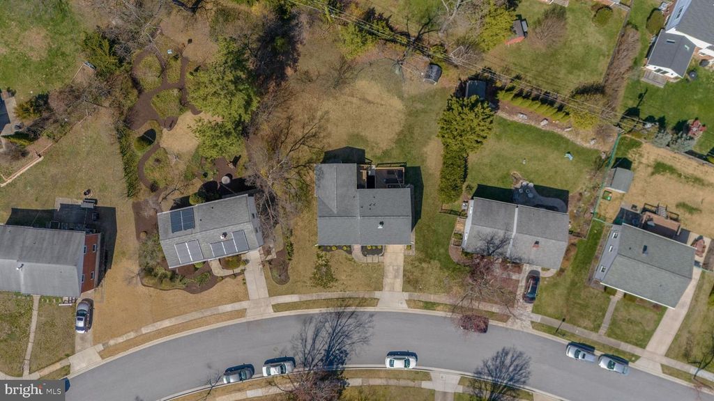 Image 6 of property listing at 6 PICKETT RD, Lutherville Timonium, MD 21093