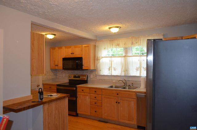10778 ROCKFISH RIVER RD, Shipman, VA 22971