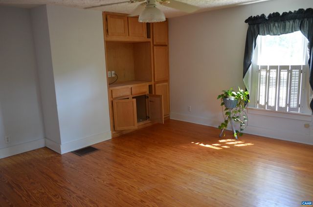 10778 ROCKFISH RIVER RD, Shipman, VA 22971