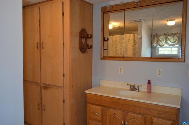 10778 ROCKFISH RIVER RD, Shipman, VA 22971