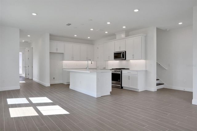 200 EAGLESTON LANE, Lakewood Ranch, FL 34240